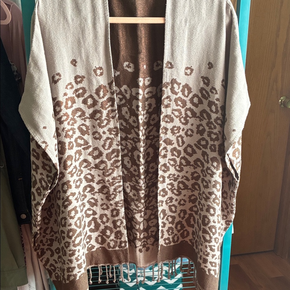 Chic Leopard Print Poncho